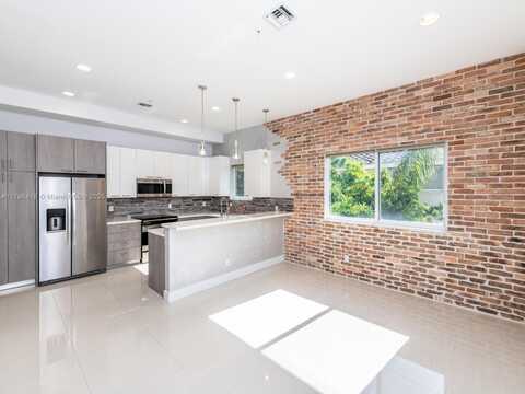 820 NE 7th St, Fort Lauderdale, FL 33304