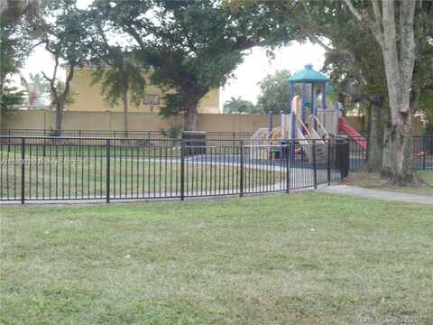 10000 NW 80th Ct, Hialeah Gardens, FL 33016