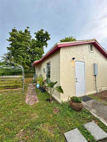 1030 NW 106th St, Miami, FL 33150