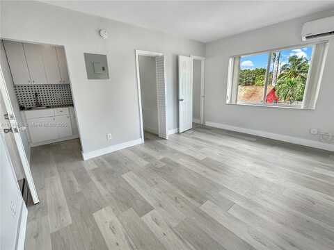 6647 SW 59th Pl, South Miami, FL 33143