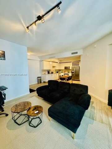 999 SW 1st Ave, Miami, FL 33130