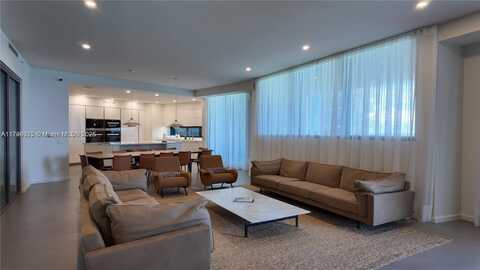 18555 Collins Ave, Sunny Isles Beach, FL 33160