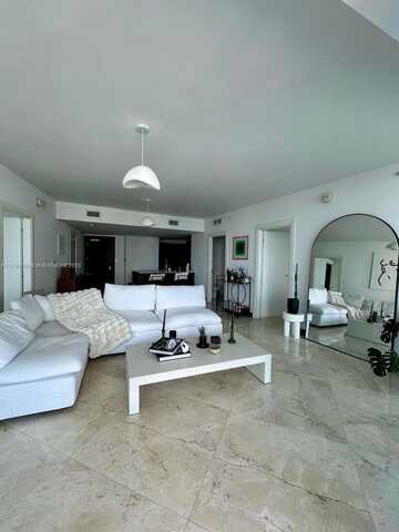 200 S Biscayne Blvd, Miami, FL 33131