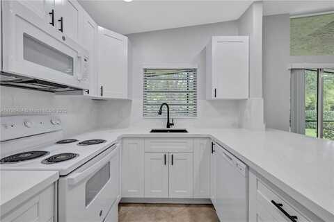 618 Woodgate Cir, Sunrise, FL 33326