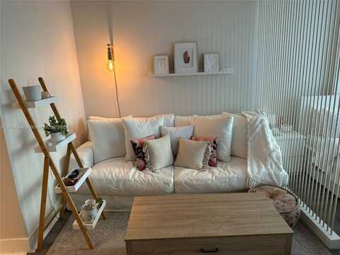 10275 Collins Ave, Bal Harbour, FL 33154