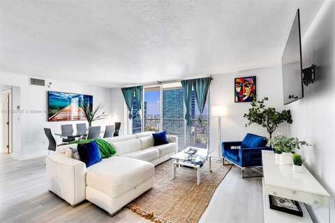 1200 Brickell Bay Dr, Miami, FL 33131