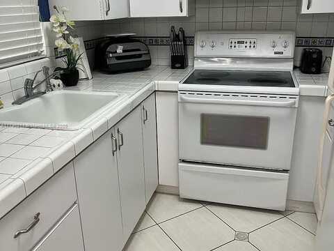 6620 W 2nd Ct, Hialeah, FL 33012