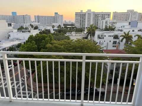 1045 10th St, Miami Beach, FL 33139
