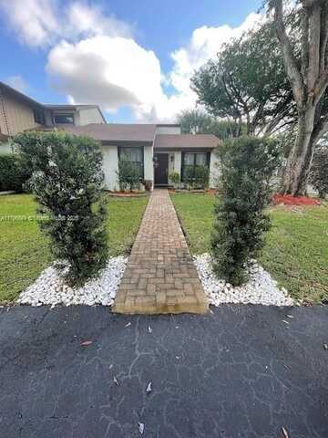 12815 SW 71st Ln, Miami, FL 33183