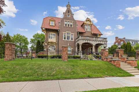 2836 E Belleview Pl, Milwaukee, WI 53211
