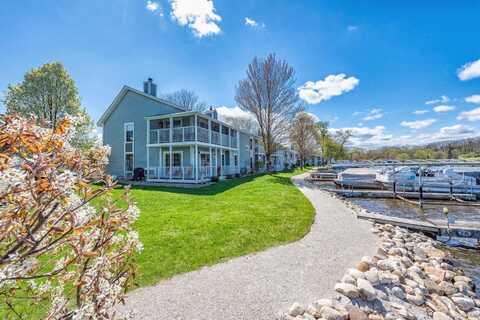 300 Foxwood Dr, Waterford, WI 53185