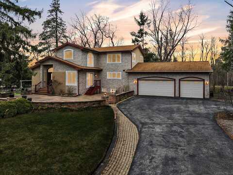 8408 N Lake Dr, Fox Point, WI 53217