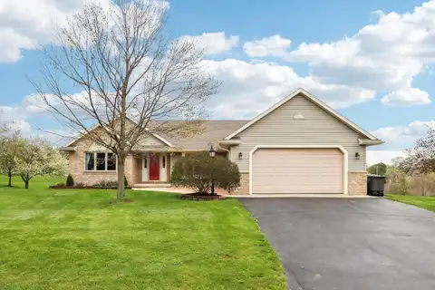 633 Mohr Cir, Waterford, WI 53185