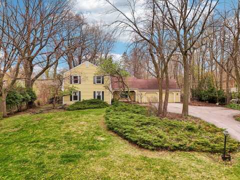 W264 Circle Dr, Oconomowoc, WI 53066