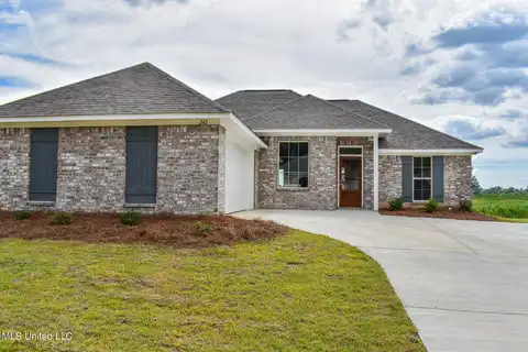 242 Hemingway Circle, Canton, MS 39046