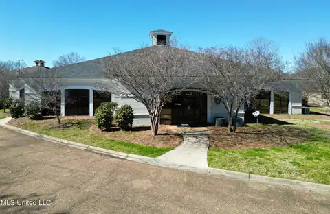 601 Crescent Boulevard, Ridgeland, MS 39157