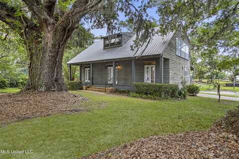 408 Oakwood Drive, Ocean Springs, MS 39564