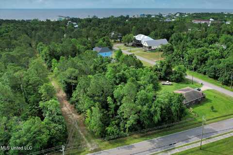 306 N Central Avenue, Waveland, MS 39576