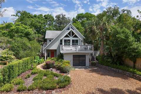 421 W 10TH AVENUE, MOUNT DORA, FL 32757