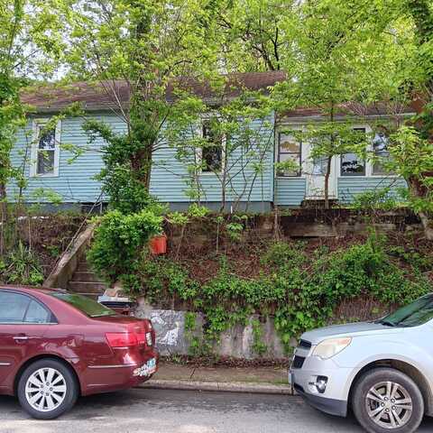 31 1st, Athens, OH 45701