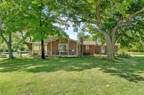 101 Carter LN, Elkins, AR 72727