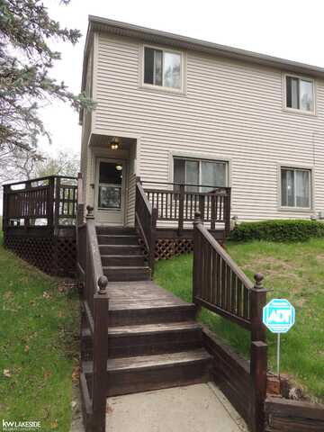 123 S Winding, Waterford, MI 48328