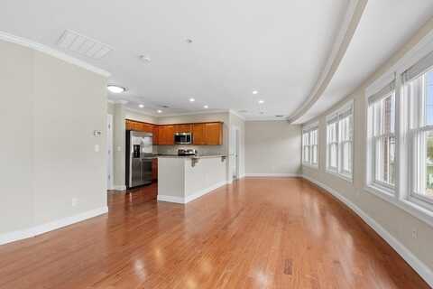 70 Great Rd, Bedford, MA 01730