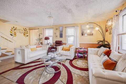 28 Staples St, Taunton, MA 02718