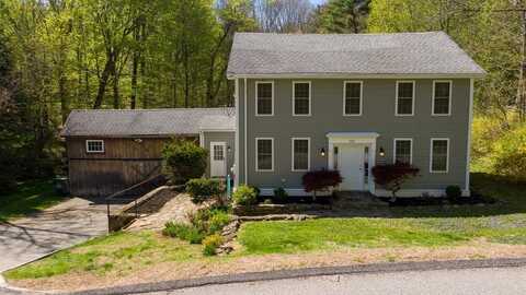 122 Wallace Rd, Sturbridge, MA 01566