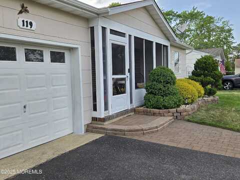 119 Bolingbroke Court, Toms River, NJ 08757