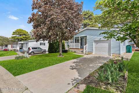 11 Pine Ridge Boulevard, Manchester, NJ 08759