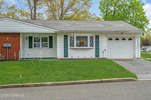 7 Arkansas Drive, Whiting, NJ 08759