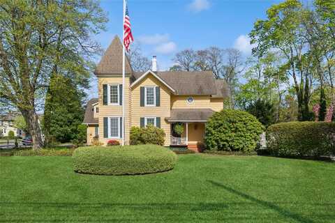 163 Bayport Avenue, Bayport, NY 11705