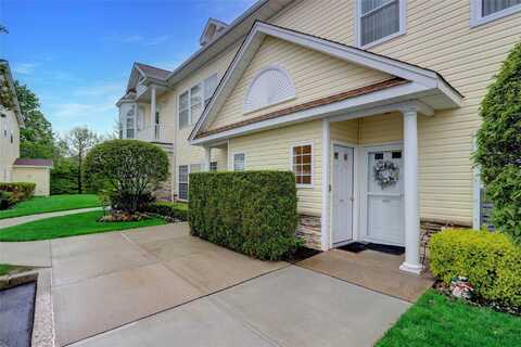 606 Narragansett Villas Drive, Lindenhurst, NY 11757