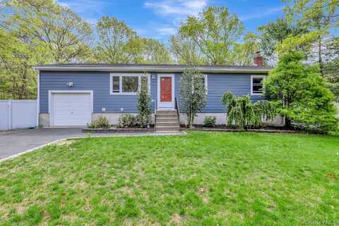 3 Williams Street, Center Moriches, NY 11934