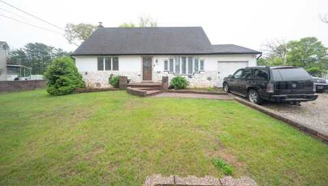 42 Ronald Drive N, Amityville, NY 11701