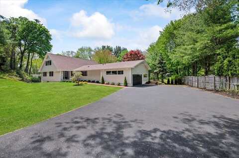 3 Gnarled Hollow Circle, Huntington Station, NY 11743