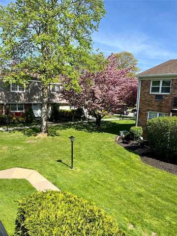 4021 WILSHIRE Lane, Oakdale, NY 11769