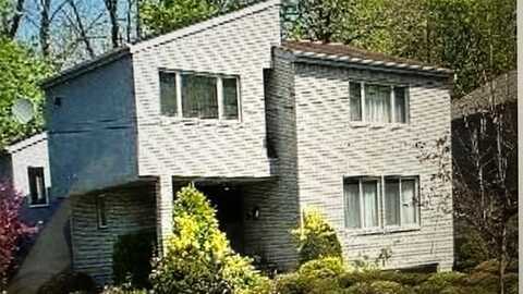 17 Wooleys Lane, Great Neck, NY 11023