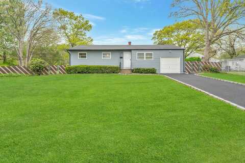 7 Glenn Court, Brentwood, NY 11717