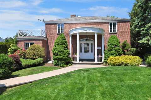 69 Castle Ridge Road, Manhasset, NY 11030