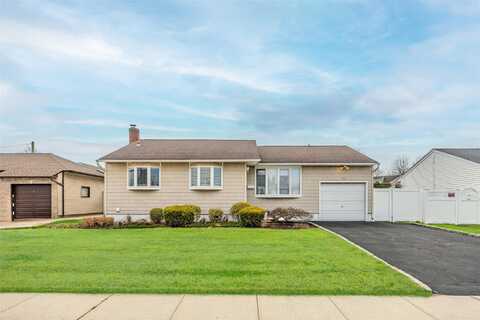 21 William Road, Massapequa, NY 11758