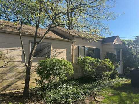2 Glenda Drive, West Babylon, NY 11704