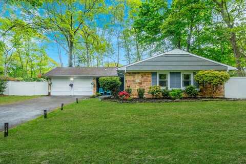 7 Sandstone Lane, Stony Brook, NY 11790