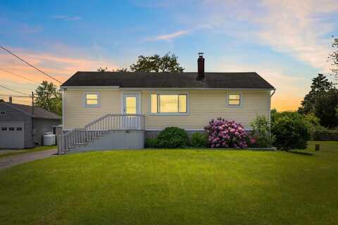 30 Willow Street, Aquebogue, NY 11901