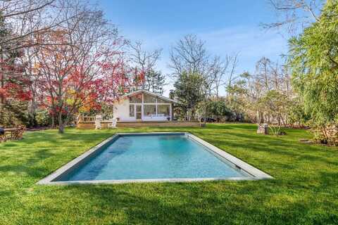 10 Cedar Ridge Drive, East Hampton, NY 11937