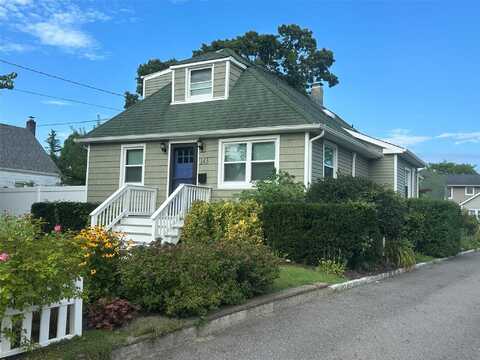 143 Church Avenue, Islip, NY 11751