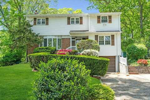65 Robin Drive, Hauppauge, NY 11788