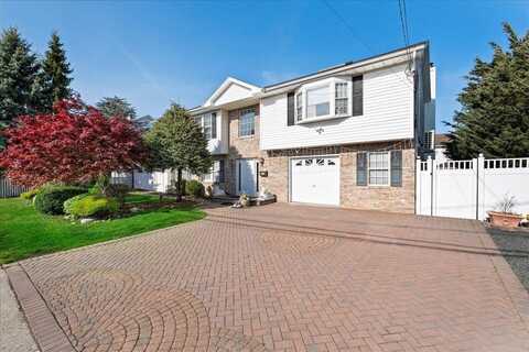146 S 10th Street, Lindenhurst, NY 11757