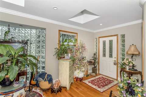 22 Madison Avenue, Glen Cove, NY 11542
